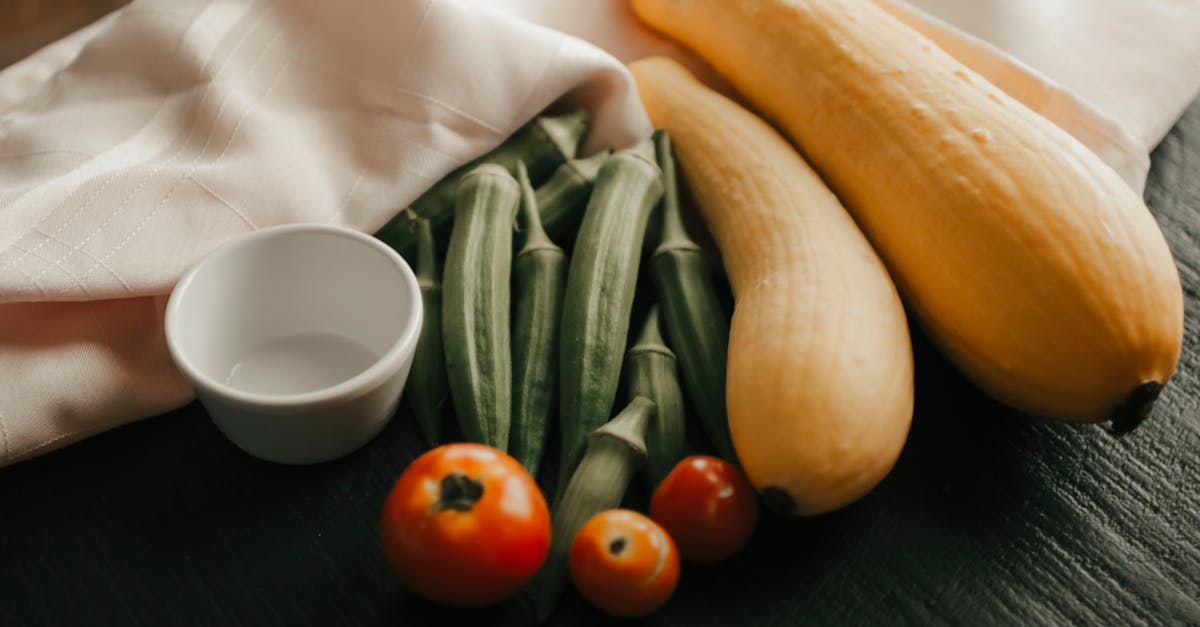 découvrez l'okra, ce légume aux saveurs uniques, riche en nutriments et très prisé dans de nombreuses cuisines du monde. apprenez comment l'intégrer dans vos recettes pour des plats savoureux et sains.