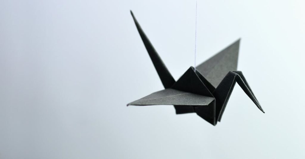 découvrez l'art captivant de l'origami, une technique japonaise de pliage de papier qui transforme une simple feuille en sculptures étonnantes. apprenez les bases, explorez des modèles variés et laissez libre cours à votre créativité avec cette activité apaisante et fascinante.