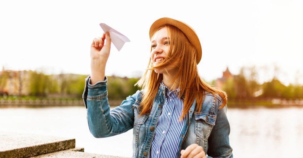 découvrez l'art de plier des avions en papier ! apprenez différentes techniques pour réaliser des modèles variés, des bases aux versions plus avancées. parfait pour les enfants et les amateurs d'activités manuelles.