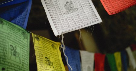 découvrez notre guirlande en papier élégante, parfaite pour embellir vos événements festifs et ajouter une touche de charme à votre décoration intérieure. idéale pour les anniversaires, les mariages ou toute autre occasion spéciale.