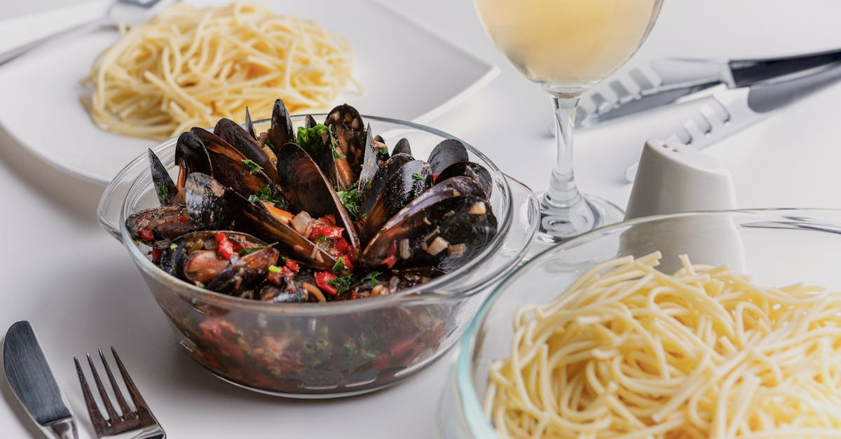 découvrez l'art de la cuisine des pâtes avec nos recettes simples et délicieuses. apprenez à préparer des plats de pâtes savoureux qui raviront vos papilles et impressionneront vos invités. du spaghetti bolognaise aux raviolis maison, maîtrisez chaque étape pour des créations culinaires inoubliables.