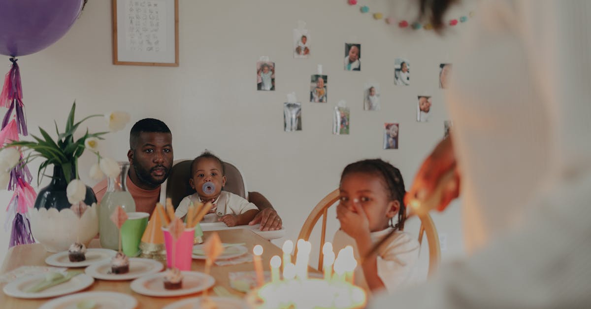 découvrez l'univers festif des piñatas ! idéales pour animer vos fêtes d'anniversaire, ces magnifiques créations colorées sont remplies de surprises et garantissent des moments de joie et d'amusement inoubliables. apprenez-en plus sur leur histoire, leur fabrication et comment les intégrer dans vos célébrations.