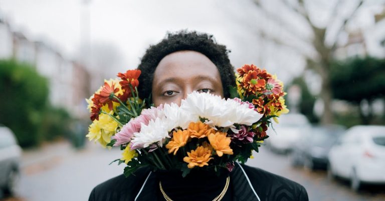 découvrez l'art du portrait à travers des créations uniques et inspirantes qui capturent l'essence des personnes. plongez dans un univers de détails et d'émotions, où chaque portrait raconte une histoire et reflète la personnalité de son sujet.