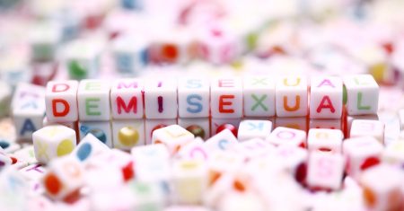 découvrez les différentes orientations sexuelles, leur impact sur l'identité personnelle et l'importance de l'acceptation dans notre société. explorez l'histoire, les défis et la diversité des expériences vécues par les individus de toutes orientations.