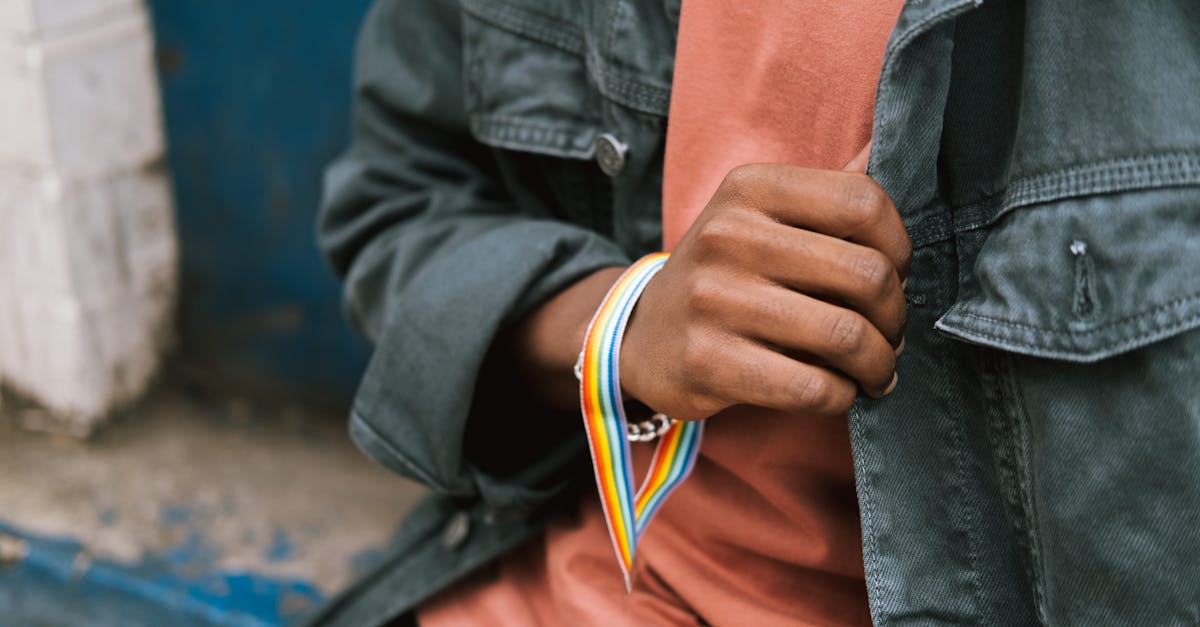 découvrez les différentes orientations sexuelles et leur impact sur l'identité personnelle. explorez la diversité des désirs et des relations pour mieux comprendre et respecter chaque parcours de vie.