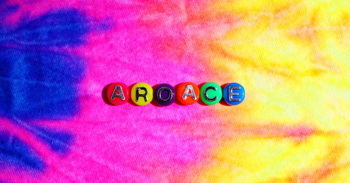 explorez la notion d'orientation sexuelle, ses différentes formes, et comment elle influence l'identité personnelle. découvrez l'importance de la reconnaissance et de l'acceptation de toutes les orientations dans un monde diversifié.