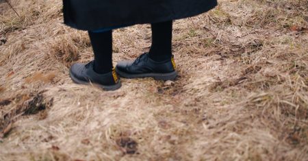 découvrez les meilleures techniques et astuces pour sécher vos chaussures rapidement et efficacement. que ce soit en hiver ou après une pluie, apprenez à prolonger la durée de vie de vos souliers tout en prévenant les mauvaises odeurs.