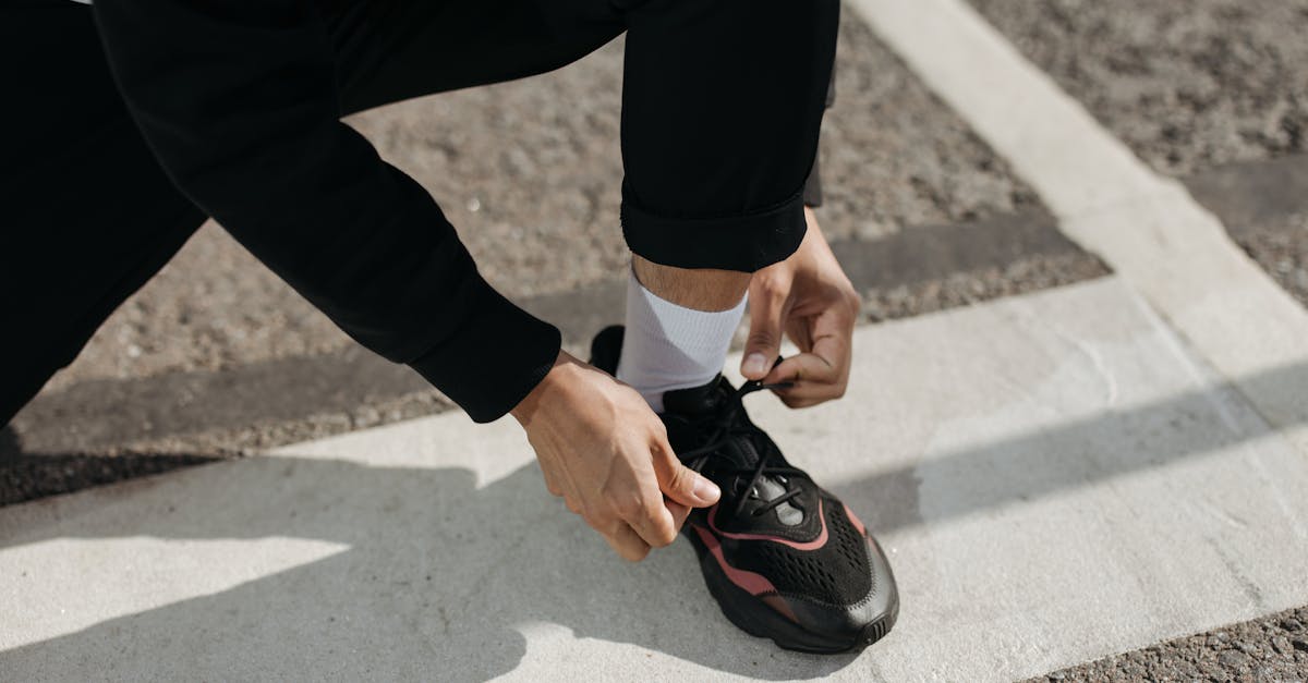 découvrez l'art du laçage de chaussures avec nos conseils pratiques et astuces créatives. transformez votre style grâce à des techniques de laçage innovantes qui allient confort et esthétique. que vous soyez un passionné de mode ou simplement à la recherche de nouvelles façons de porter vos chaussures, explorez nos guides étape par étape pour un look unique et personnalisé.