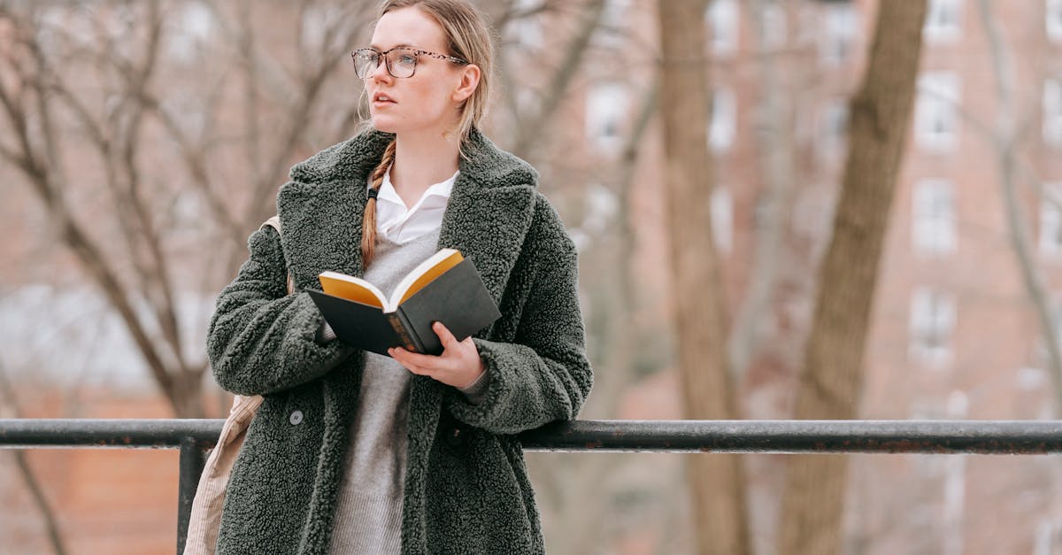 découvrez la tendance de la tresse latérale ! apprenez à réaliser ce coiffage élégant et pratique qui s'adapte à toutes les occasions, des journées décontractées aux événements spéciaux. suivez nos astuces et conseils pour maîtriser cet incontournable de la coiffure.