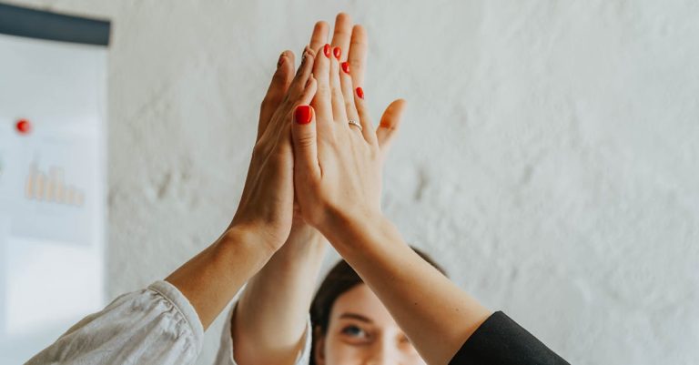 découvrez l'art de la communication avec les esprits et explorez les mystères de l'au-delà. plongez dans une expérience unique où intuition et spiritualité se rencontrent.