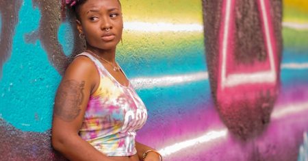 plongez dans l'univers incroyable de spongebob, l'incontournable héros de bikini bottom ! suivez ses aventures hilarantes aux côtés de ses amis patrick, sandy et mister krabs, entre humour, amitié et leçon de vie. découvrez les épisodes iconiques et le charme inégalé de ce dessin animé culte qui fait rire petits et grands.