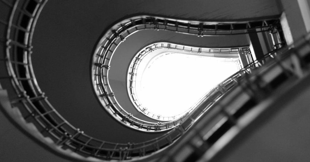 découvrez des idées innovantes et élégantes pour le design d'escaliers. transformez votre espace avec des designs uniques qui allient esthétique et fonctionnalité, que ce soit pour des intérieurs modernes ou traditionnels.