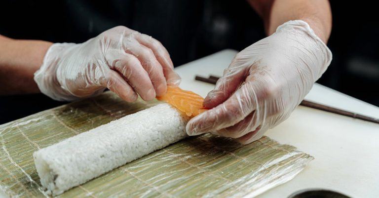 découvrez l'art du sushi rolling ! apprenez à préparer vos propres sushis maison avec des ingrédients frais et des techniques simples. que vous soyez débutant ou amateur de cuisine japonaise, cette activité vous promet un moment ludique et savoureux.