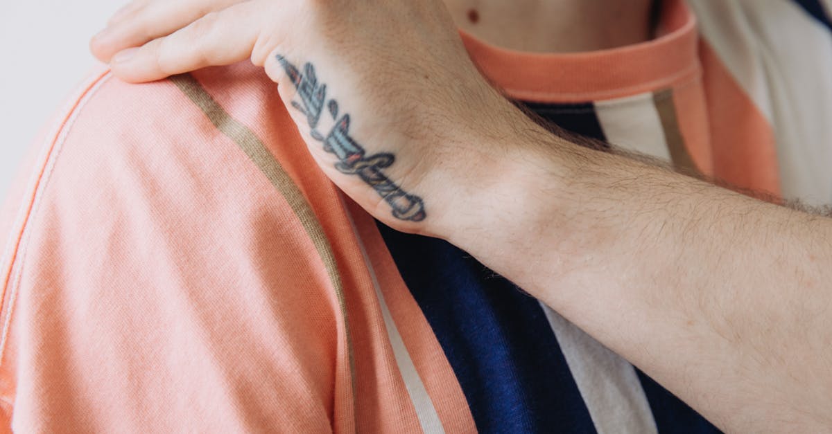 découvrez tout sur le placement des tattoos : conseils pour choisir l'emplacement idéal, tendances actuelles et impact visuel. exprimez votre personnalité à travers votre tatouage, tout en tenant compte de la douleur, de la visibilité et du style. informez-vous pour un choix parfait.