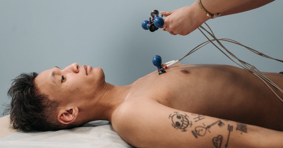 découvrez tout ce qu'il faut savoir sur le placement des tatouages : guide des zones corporelles, conseils pour choisir l'emplacement idéal selon votre style et vos préférences, ainsi que des inspirations tendances pour mettre en valeur votre art corporel.