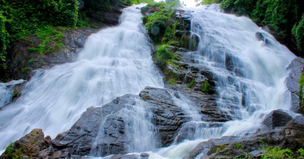 découvrez le torrenting, une méthode populaire pour partager et télécharger des fichiers en ligne. apprenez-en davantage sur son fonctionnement, ses avantages et ses risques, ainsi que les meilleures pratiques pour une utilisation sécurisée et légale.