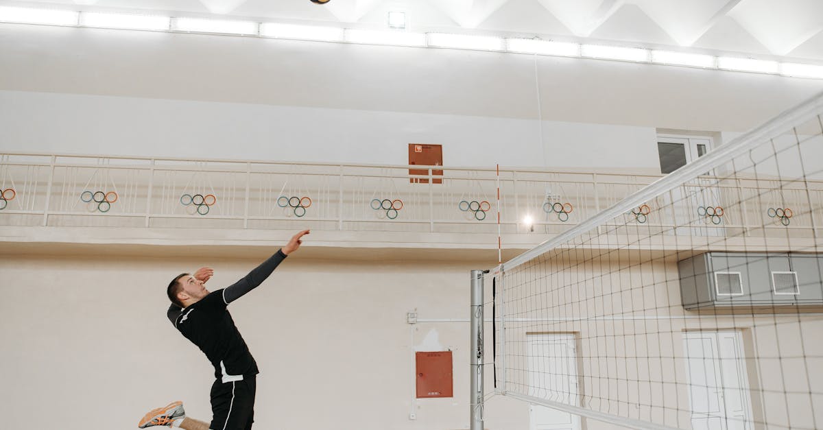 découvrez l'univers passionnant du volleyball : règles, techniques, astuces et les meilleurs conseils pour améliorer vos performances. que vous soyez débutant ou joueur confirmé, trouvez tout ce qu'il vous faut pour exceller sur le terrain.