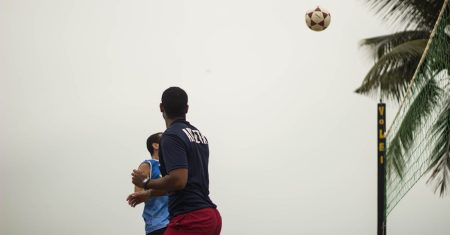 Les secrets d’un smash réussi au volleyball découvrez l'univers passionnant du volleyball, un sport dynamique qui allie compétences techniques, esprit d'équipe et compétition. que vous soyez joueur, entraîneur ou fan, plongez dans les stratégies, les actualités et les événements qui font vibrer les amoureux de ce sport collectif sur le terrain.