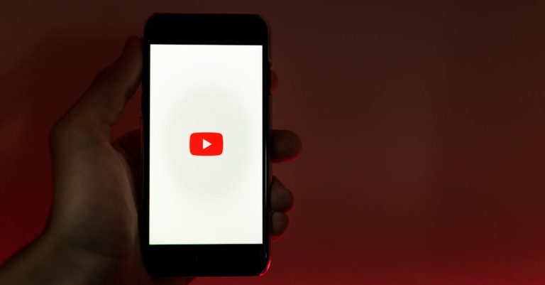 téléchargez vos vidéos youtube préférées en un clin d'œil avec notre téléchargeur youtube facile à utiliser. profitez de vos contenus en mode hors ligne, que ce soit pour des films, des clips musicaux ou des tutoriels. idéal pour les utilisateurs désireux de conserver leurs vidéos favorites à portée de main.