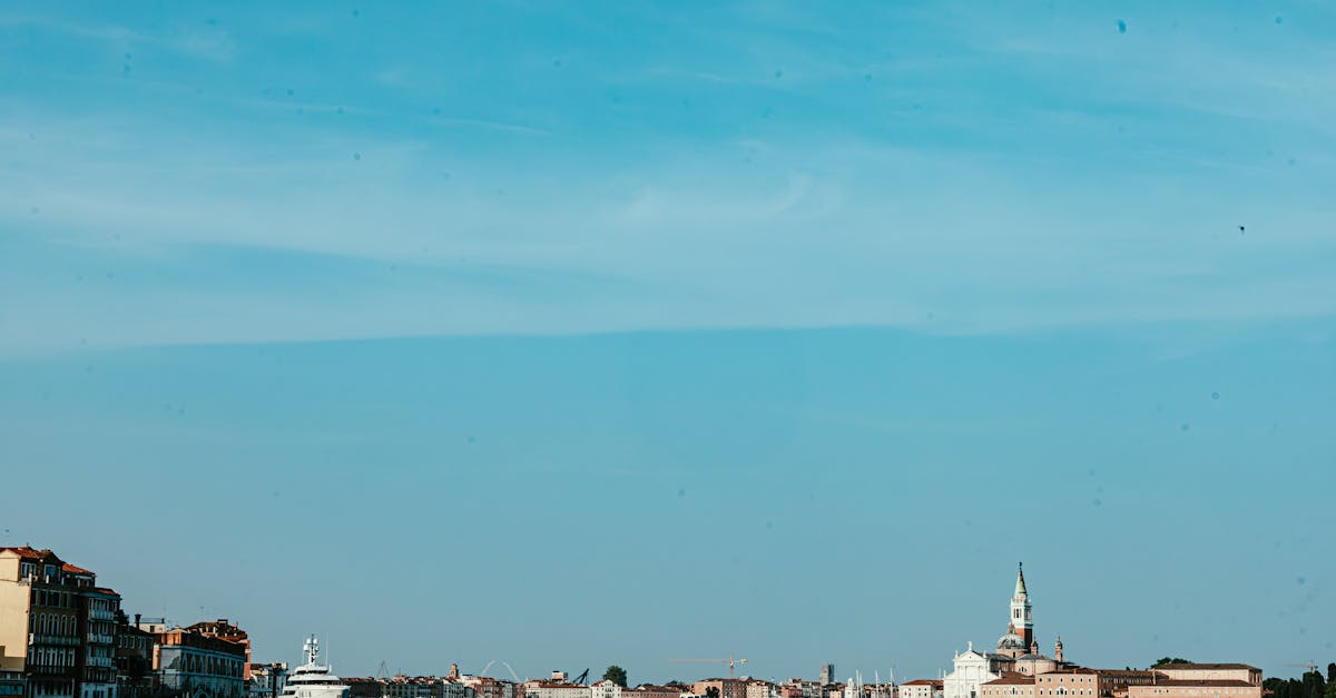 découvrez canal plus, la chaîne de télévision premium proposant des films, séries, sports et documentaires exclusifs. profitez d’un large choix de programmes en direct et à la demande, adaptés à toute la famille.