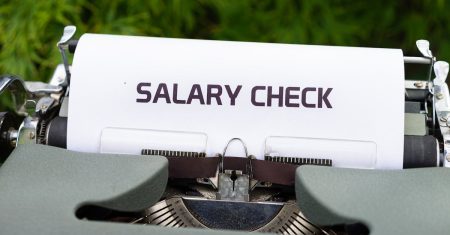 découvrez tout sur la compensation : définitions, types et conseils pour optimiser la rémunération, motiver vos équipes et assurer l’équité salariale au sein de votre entreprise.