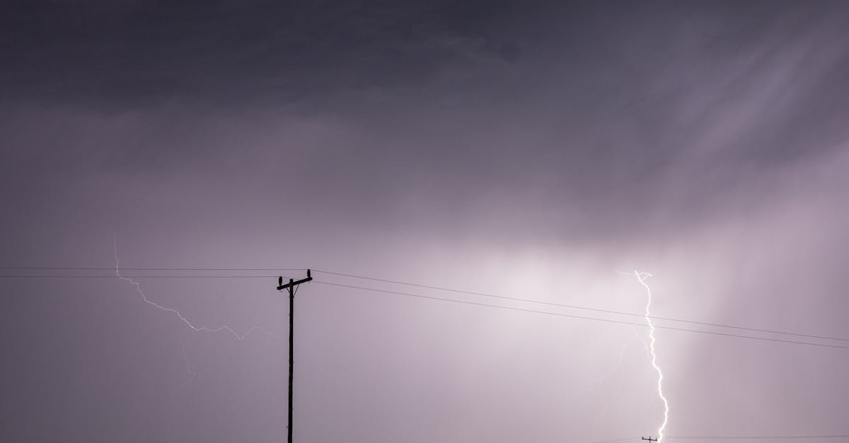 découvrez les prévisions des prix de l'électricité, les tendances du marché et les facteurs clés qui influencent les tarifs pour mieux anticiper vos coûts énergétiques.