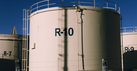 découvrez tout ce qu'il faut savoir sur le prix des bouteilles de gaz : facteurs influents, conseils pour économiser et comparatif des tarifs en 2024.