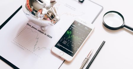 découvrez tout ce qu'il faut savoir sur les taux d'intérêt : définitions, fonctionnement, impact sur vos finances et conseils pour bien gérer vos emprunts et placements.