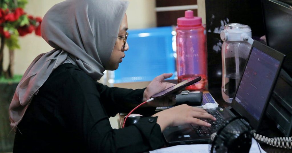 découvrez les différences et similitudes entre l'internet fixe et mobile. comparez les avantages, inconvénients et fonctionnalités de chaque option pour choisir la connexion la mieux adaptée à vos besoins.