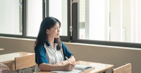 découvrez tout ce qu'il faut savoir sur les prêts étudiants : fonctionnement, avantages, taux d'intérêt et conseils pour financer vos études en toute sérénité.