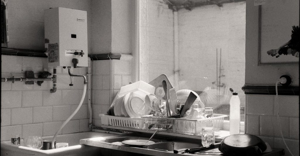 découvrez tout ce qu’il faut savoir sur les chauffe-eau : types, installation, entretien et conseils pour choisir le modèle adapté à vos besoins et réaliser des économies d’énergie.