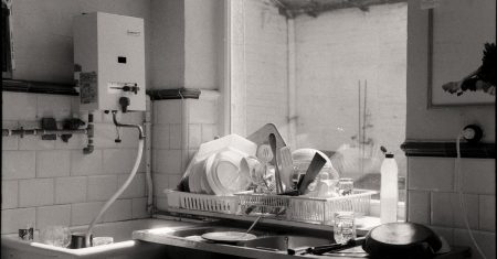 découvrez tout ce qu’il faut savoir sur les chauffe-eau : types, installation, entretien et conseils pour choisir le modèle adapté à vos besoins et réaliser des économies d’énergie.