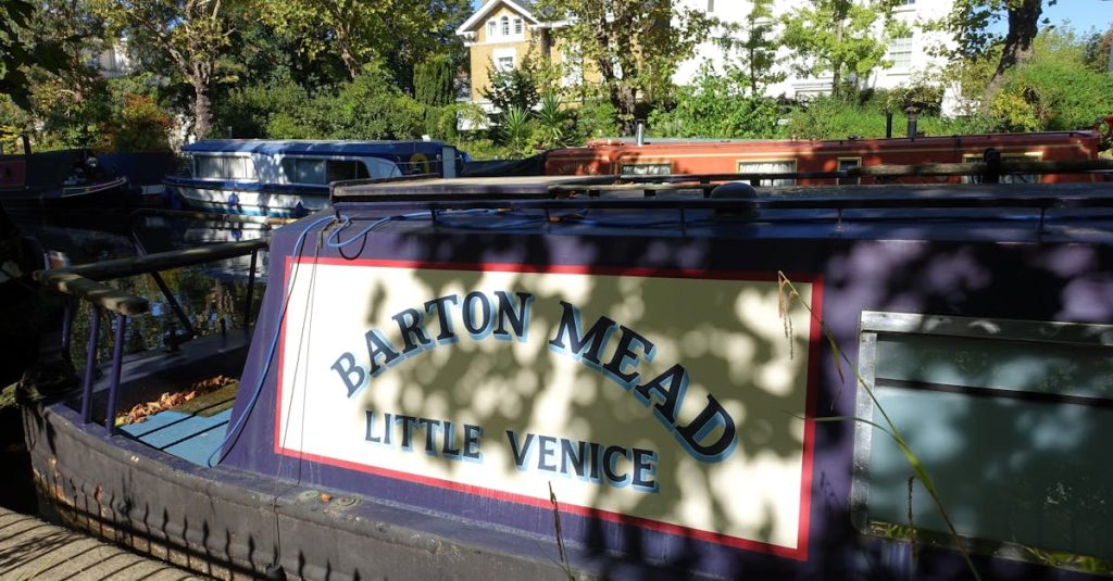 découvrez tout l'univers de canal plus : programmes tv, cinéma, séries inédites, documentaires exclusifs et actualité du bouquet canal+ en france. profitez du meilleur du divertissement en streaming ou à la télévision.