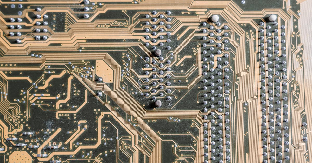 découvrez tout ce qu'il faut savoir sur la conformité électrique : réglementations, normes, contrôles et démarches pour assurer la sécurité de vos installations électriques.
