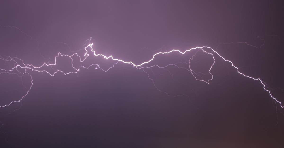 découvrez l'électricité : principes, fonctionnement, applications au quotidien et conseils pour une consommation responsable et économique. explorez les bases et innovations du secteur électrique.