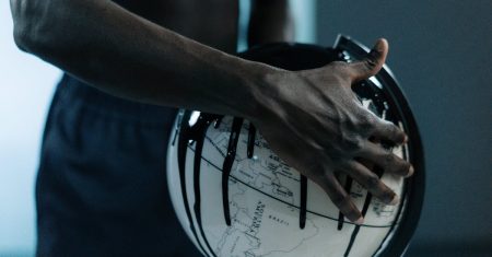 découvrez les causes, conséquences et solutions de la crise énergétique : enjeux mondiaux, tendances actuelles et conseils pour faire face à la pénurie d'énergie en france et dans le monde.