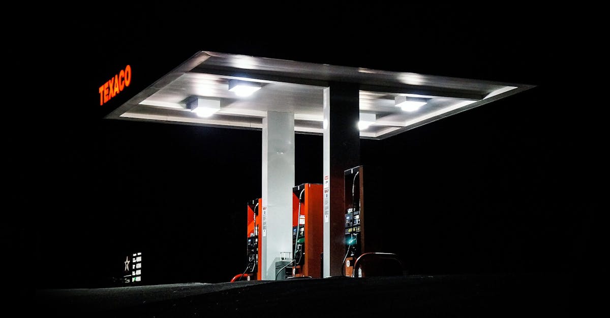 découvrez tout ce qu'il faut savoir sur le fuel : définition, utilisations principales, avantages, inconvénients et conseils pour une consommation responsable.