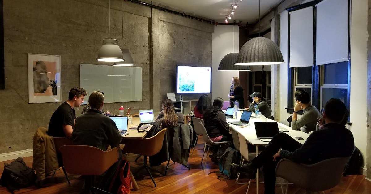 découvrez tout ce qu'il faut savoir sur la distribution des droits tv : explications, enjeux pour les chaînes et les ayants droit, et impact sur la diffusion de contenus audiovisuels.