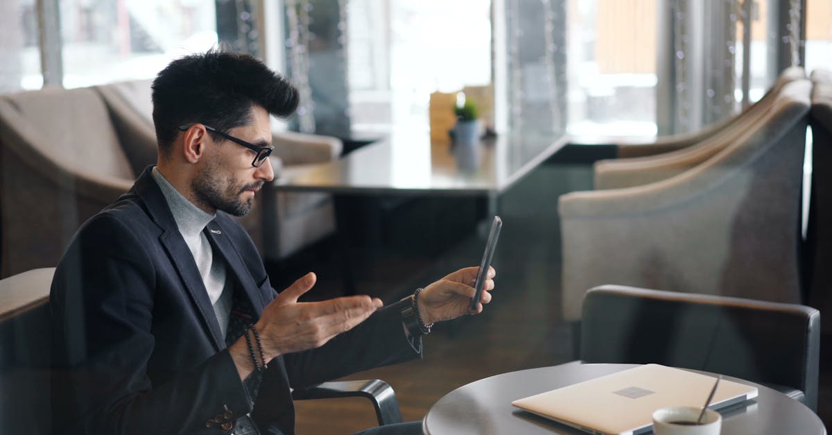 découvrez nos meilleurs conseils pour réussir vos appels vidéo : astuces pour une communication efficace, une bonne qualité d’image et de son, ainsi qu’un environnement professionnel lors de vos visioconférences.