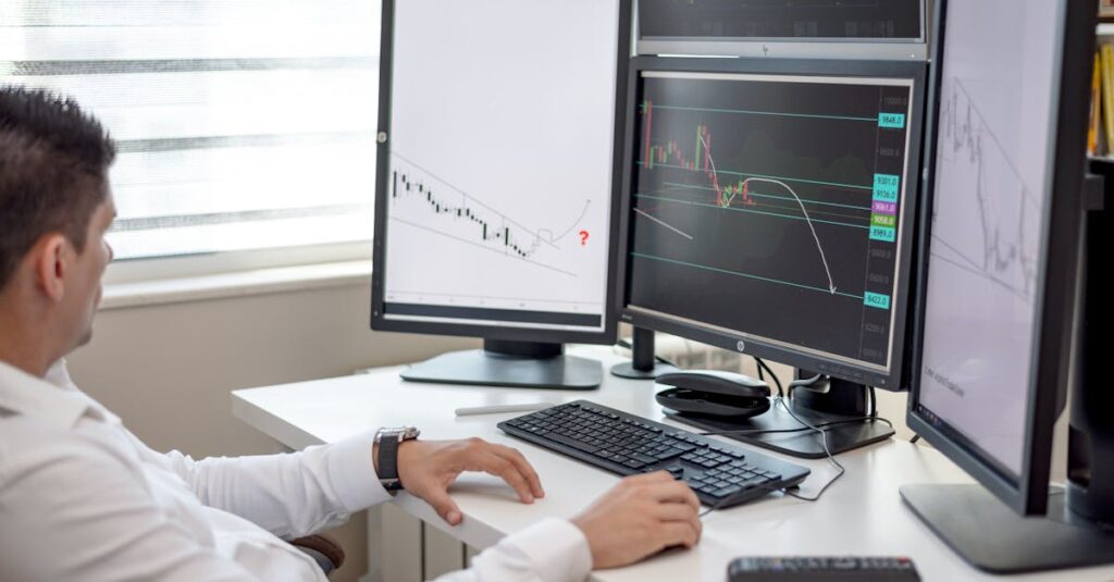 découvrez le multi-screen : la solution efficace pour gérer plusieurs écrans simultanément, améliorer votre productivité et optimiser votre espace de travail grâce à une gestion centralisée et intuitive.