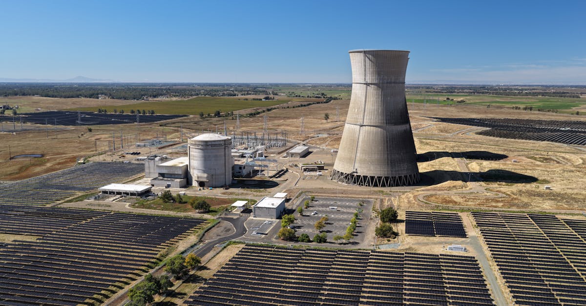 découvrez comment fonctionne la tarification de l’électricité, les différents types de tarifs, les facteurs qui influencent les prix et des conseils pour réduire votre facture d’énergie.