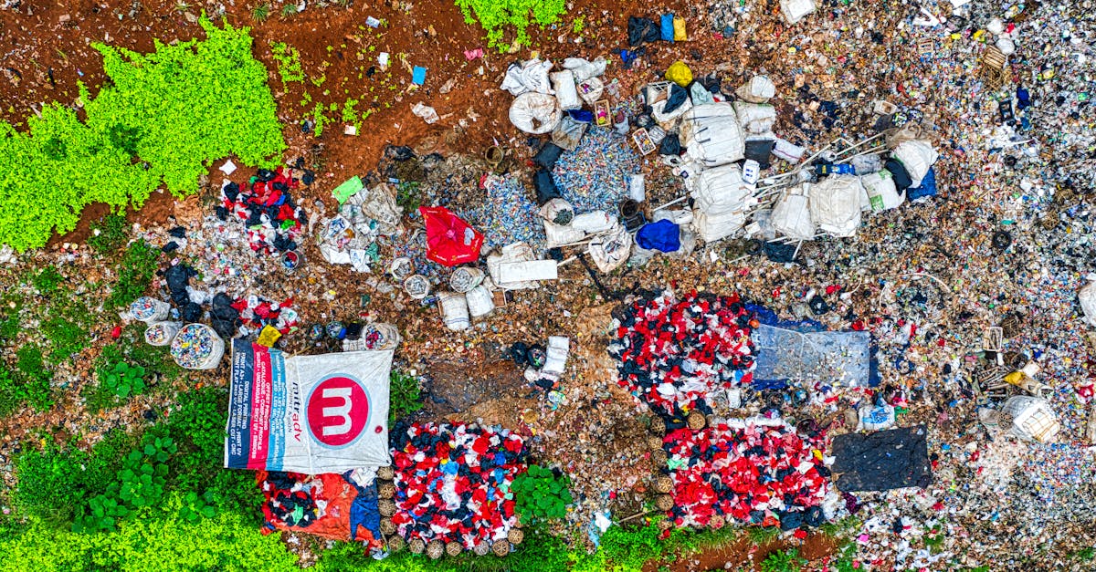 découvrez les impacts de la surconsommation sur l'environnement et la société, et explorez des solutions pour adopter un mode de vie plus durable.