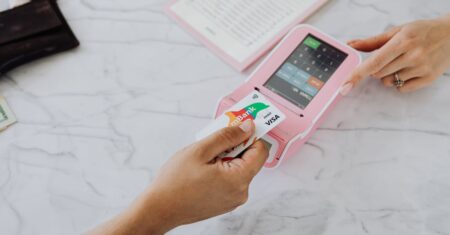 découvrez tout sur la carte visa electron : ses avantages, son fonctionnement et comment l'utiliser pour vos paiements sécurisés en france et à l'international.