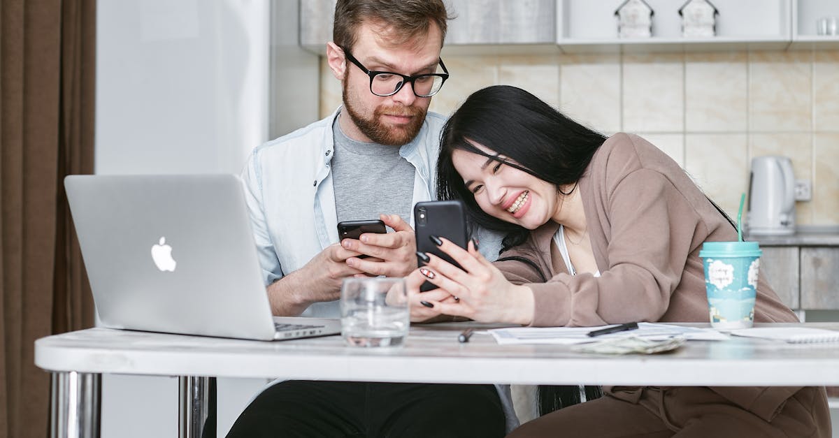 découvrez notre sélection d'iphones : les derniers modèles, astuces, comparatifs et conseils pour bien choisir votre smartphone apple.