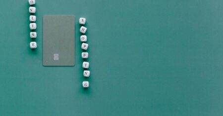 découvrez comment débloquer votre carte bancaire bloquée rapidement et sécuritairement. conseils pratiques et étapes à suivre en cas de blocage de votre carte.