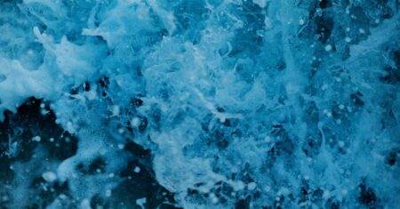 Que faire en cas de léger filet d’eau dans la cuvette des WC ? découvrez comment identifier et réparer une fuite lente dans vos toilettes pour éviter le gaspillage d'eau et économiser sur votre facture.