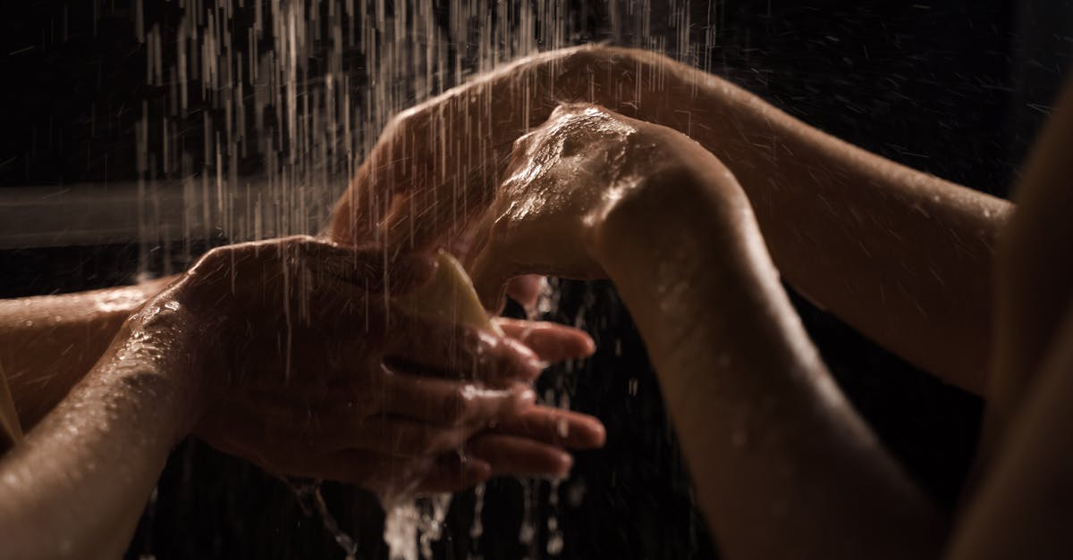 évaluation de la consommation d'eau et d'électricité lors de la douche pour mieux comprendre et réduire l'impact environnemental.