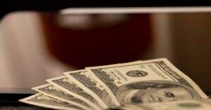 découvrez un agrégateur bancaire performant qui centralise toutes vos comptes et transactions pour une gestion financière simplifiée et efficace.