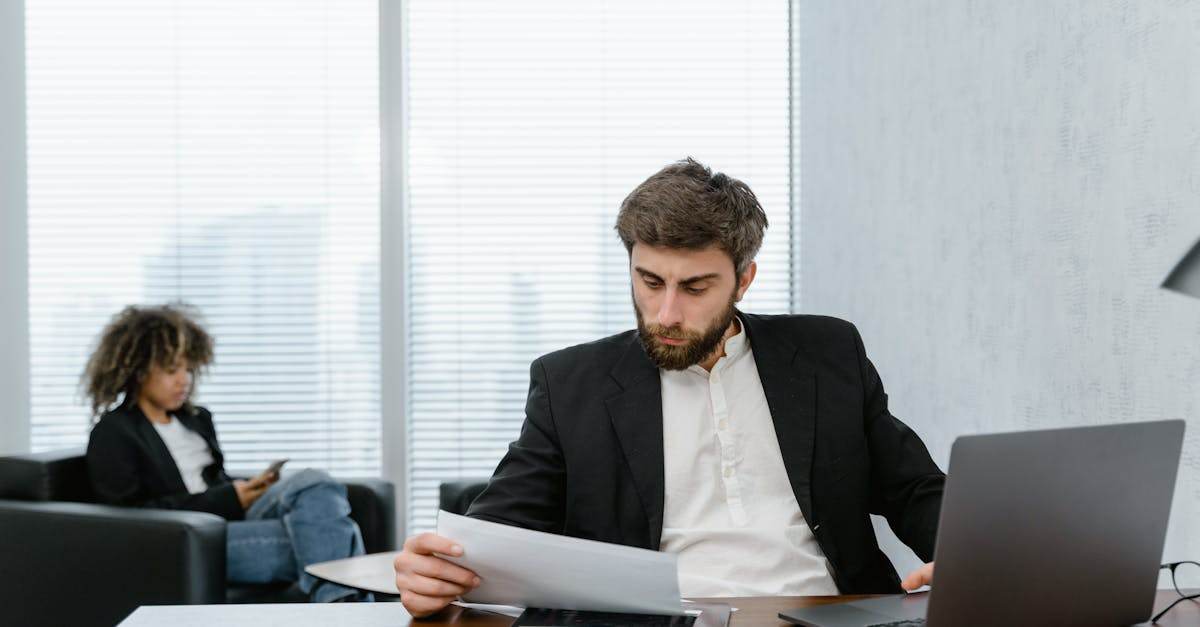 analyse des avis clients pour améliorer la satisfaction et optimiser les produits et services grâce à une compréhension approfondie des retours utilisateurs.