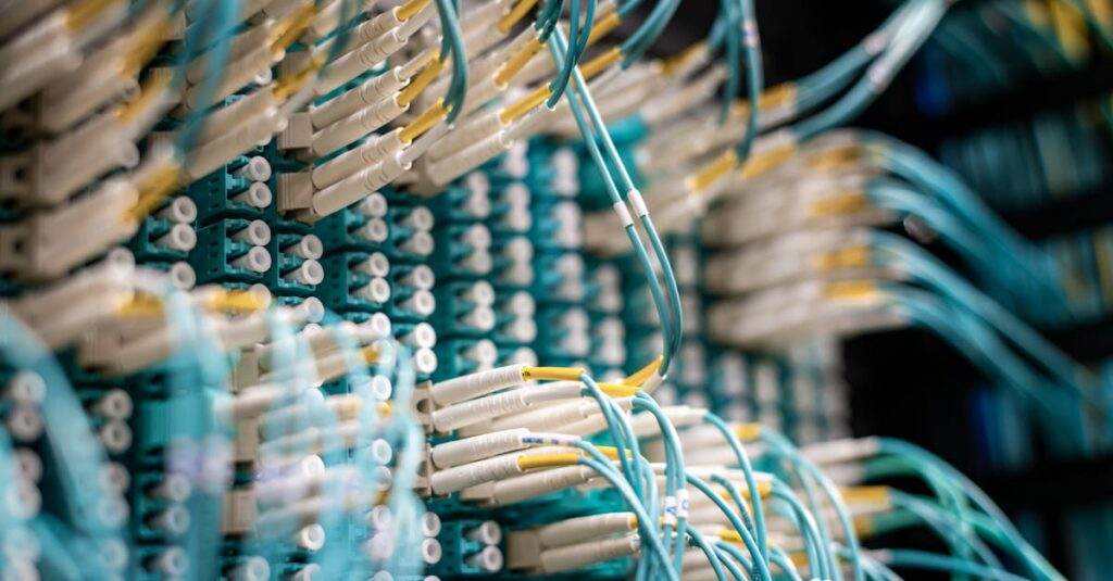 découvrez la fibre optique, une technologie de connexion internet ultra-rapide offrant des débits élevés et une navigation fluide pour tous vos besoins numériques.